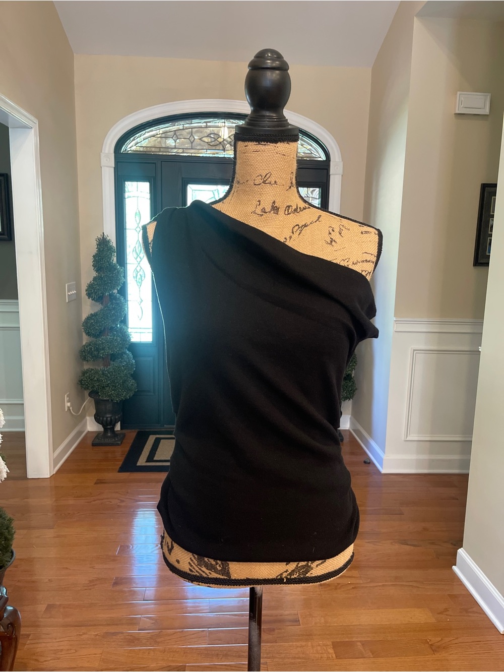 Le Lis Collection Women's Black One Shoulder Knit Top Large NWT